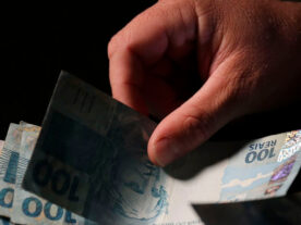 Governo prevê salário mínimo de R$ 1.294 para o ano que vem