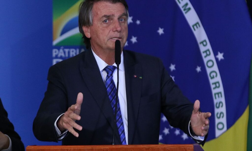 Bolsonaro diz que é preciso proteger cidadãos com valores tradicionais