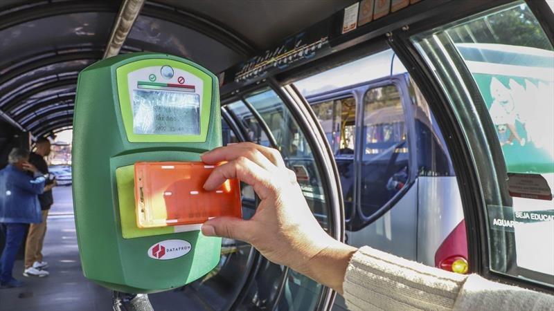 Ônibus em Curitiba: 11 linhas passam a aceitar somente cartão