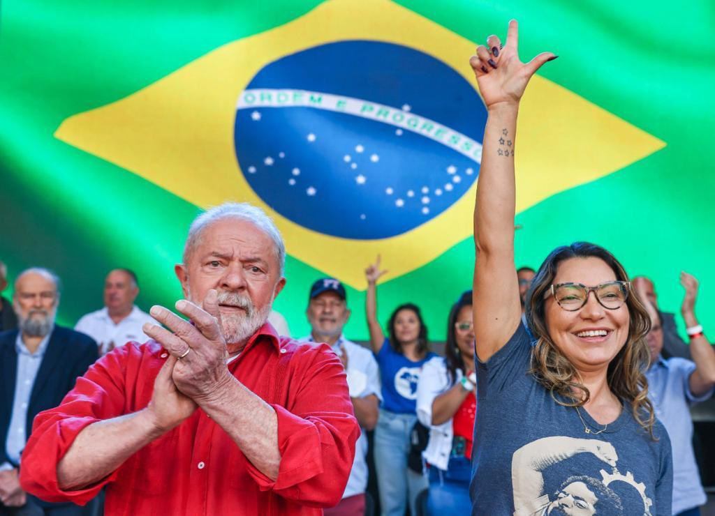 Lula e Janja assinam carta em defesa da democracia