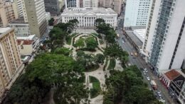 Curitiba terá ato pela democracia na Praça Santos Andrade