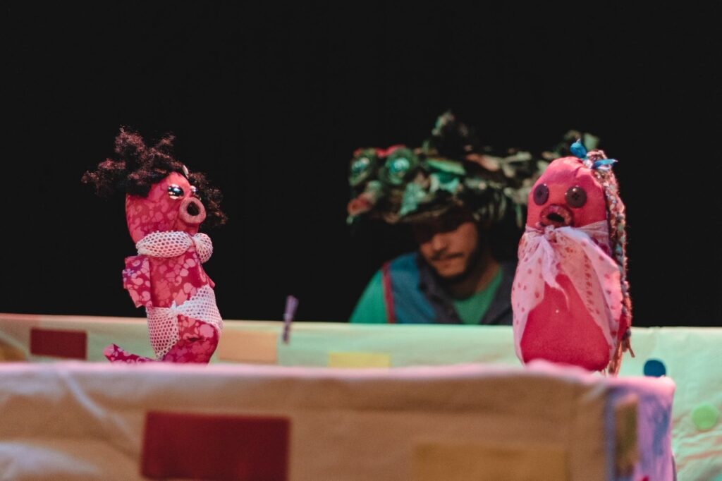 Litoral do Paraná recebe espetáculo de bonecos no final de semana