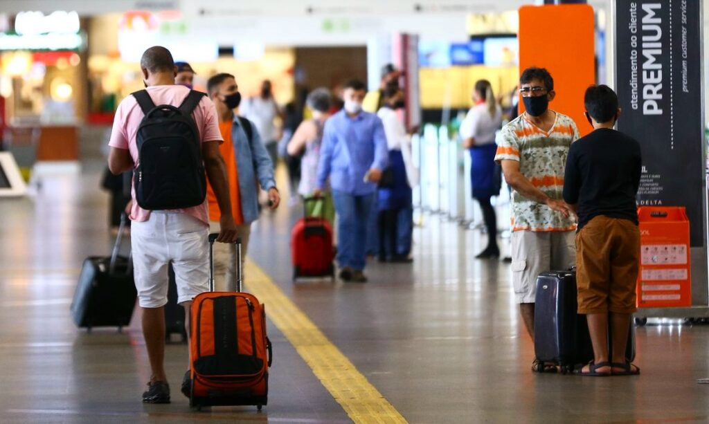 Máscaras: Anvisa aprova fim da obrigatoriedade em aviões e aeroportos