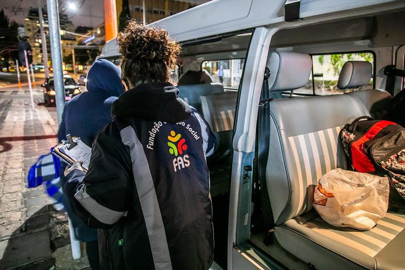 Frio faz Curitiba reforçar resgate de pessoas em situação de rua