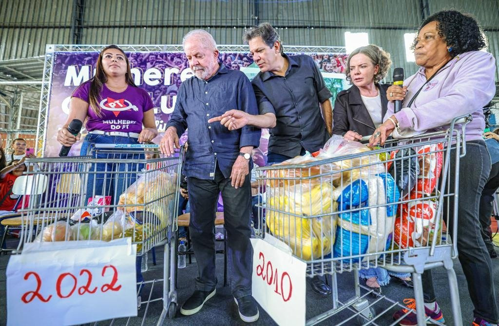 Plano de governo de Lula prioriza a queda da inflação e o enfrentamento à pobreza