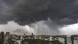 Ciclone extratropical causa chuvas e ventos fortes no Paraná