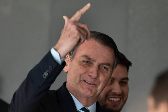 Aliados de Bolsonaro veem como ‘provocação’ decisão de Fachin sobre armas