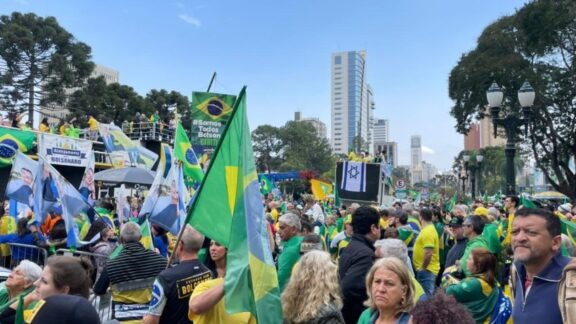 7 de Setembro: ato reúne apoiadores de Jair Bolsonaro em Curitiba