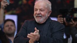 Lula diz em Curitiba: ‘Não queremos Forças Armadas se metendo nas eleições’