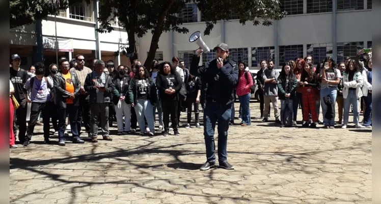 UEPG: Estudantes fazem protesto contra atos racistas