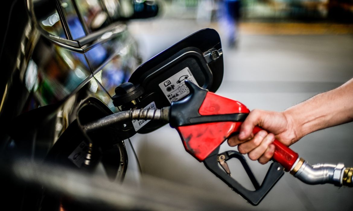 Preço da gasolina cai 1,4% na semana, para R$ 4,81, diz ANP