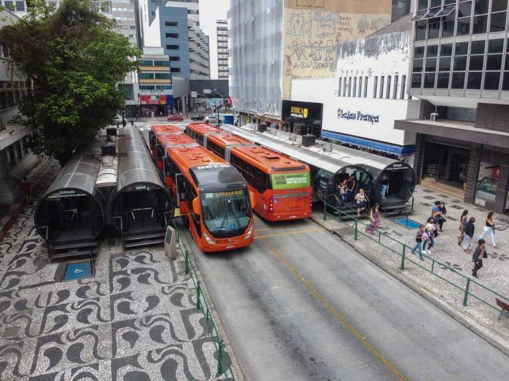 Transporte coletivo: contrato de novo modelo de concessão é assinado em Curitiba
