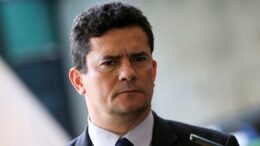 Moro aparece em programa de Bolsonaro e defende antipetismo