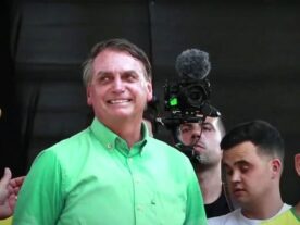 Bolsonaro antecipa Auxílio Brasil e conclui pagamentos antes do 2º turno