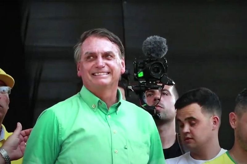 Bolsonaro antecipa Auxílio Brasil e conclui pagamentos antes do 2º turno