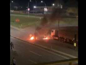 Manifestantes fecham rodovias do Paraná após vitória de Lula