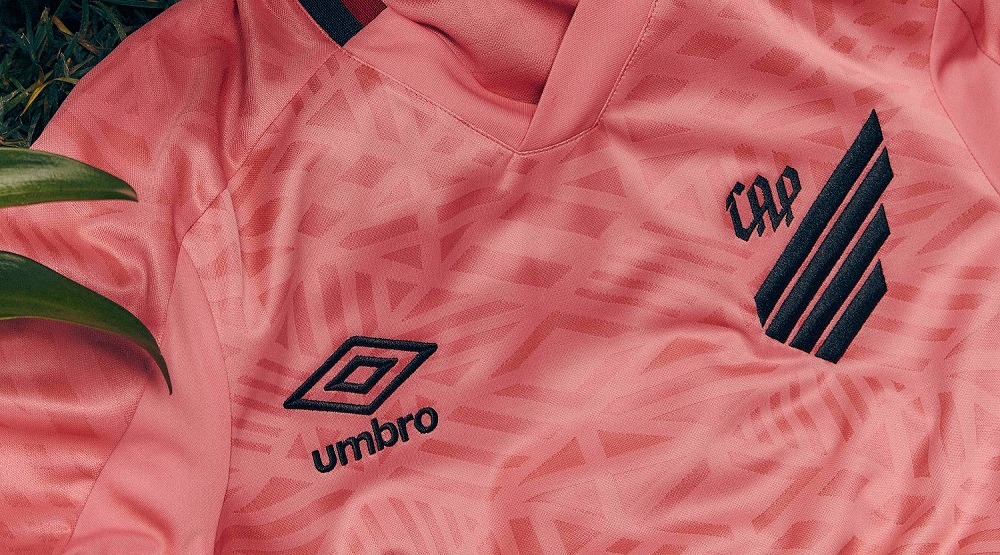 Athletico lança nova camisa em homenagem ao Outubro Rosa; saiba como comprar