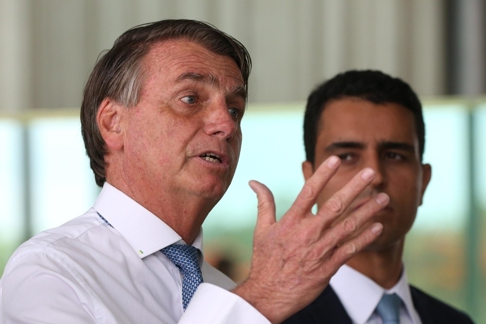 Bolsonaro abandona tom moderado e, aos gritos, ataca Moraes e Lula