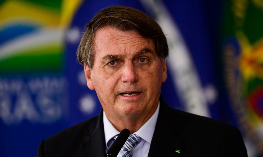 Bolsonaro retoma tom golpista e pede cerco de apoiadores a seções eleitorais no 2º turno