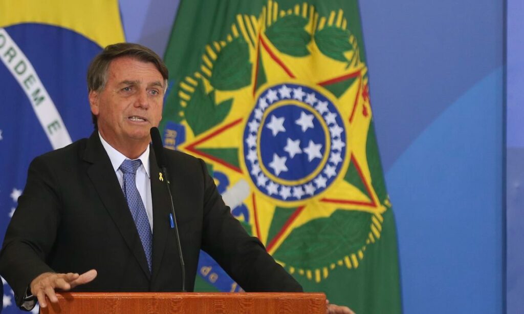 Governo Bolsonaro deve deixar de entregar livros didáticos para recuperação em 2023