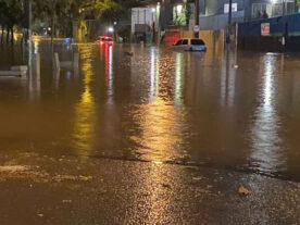 Chuva forte causa alagamentos em Londrina; imagens