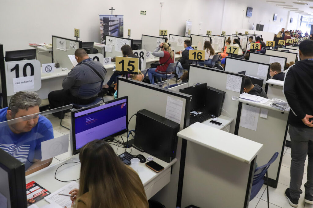 Curitiba promove mutirão de empregos temporários nesta quarta