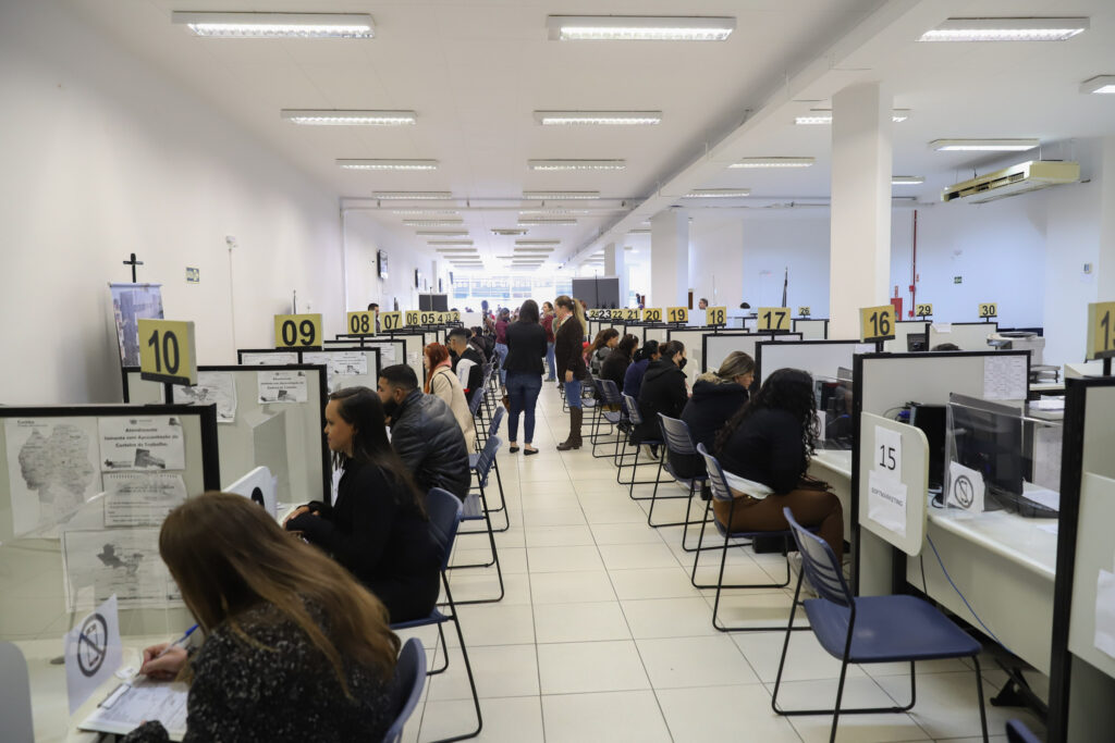 Paraná promove mutirão de vagas de empregos para migrantes