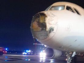 Avião faz pouso forçado em Foz após tempestade; vídeo
