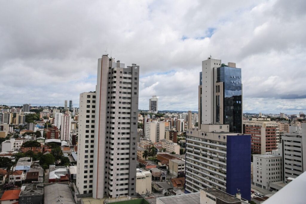 Venda de imóveis residenciais usados segue em alta em Curitiba