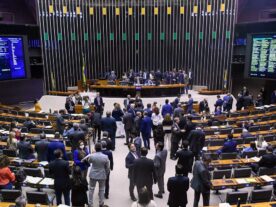 Congresso aprova MP que garante Auxílio Brasil de R$ 600 até dezembro