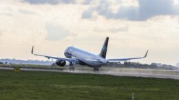 Aeroportos: cancelamentos e atrasos de voos após bloqueios golpistas diminuem