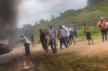 Torcida do Atlético-MG fura bloqueios em rodovia no caminho para São Paulo