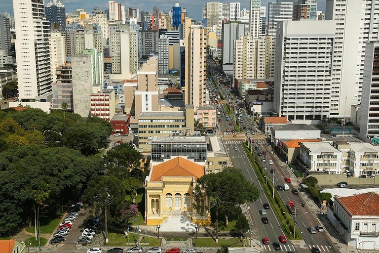 Curitiba: vereadores discutem aumento de até 30% no IPTU