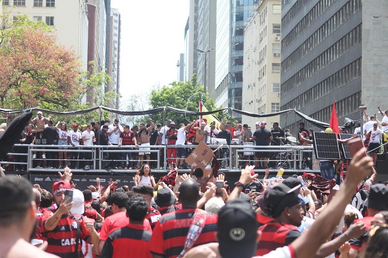 Festa do Flamengo tem correria e bombas durante dispersão