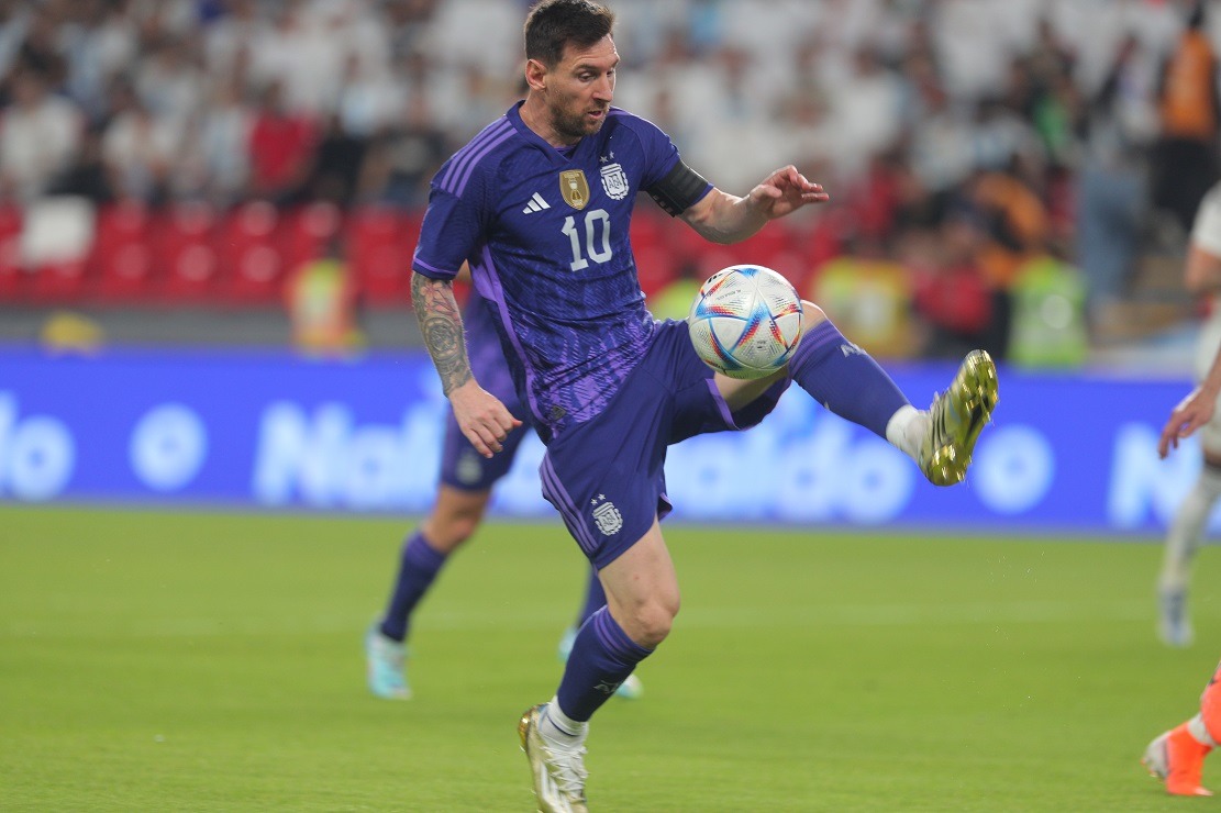 Por que Messi é o único jogador da Argentina a dormir sozinho no Qatar?