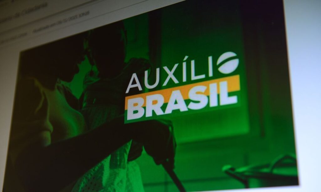 Novo governo vai fazer pente-fino no cadastro de beneficiários do Auxílio Brasil