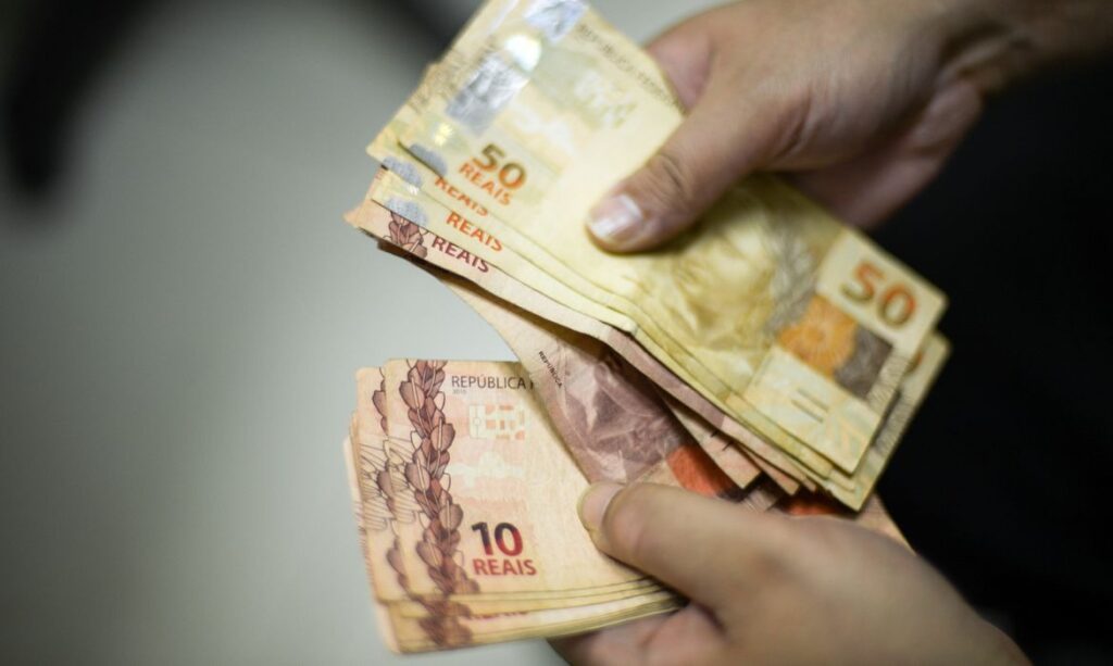 Com reajuste real, salário mínimo no Paraná pode ultrapassar R$ 1,8 mil