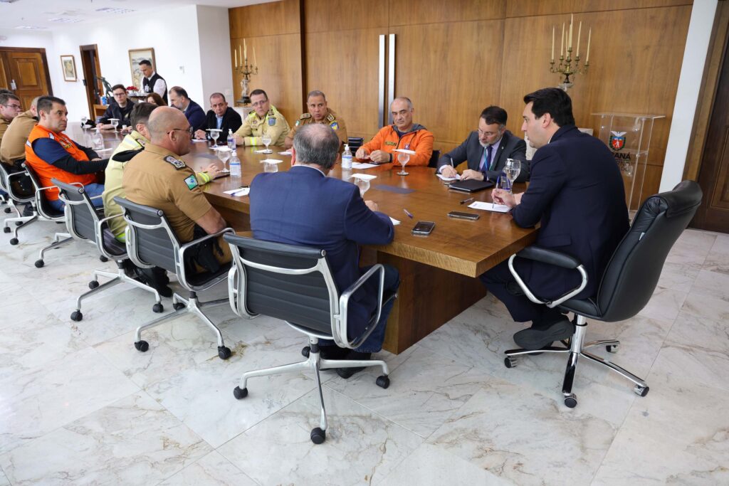 Governo do Paraná cria gabinete de crise após deslizamentos