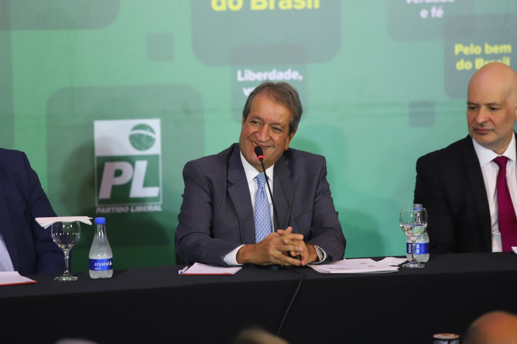 ‘Bolsonaro não vai deixar vocês na mão’, diz presidente do PL a bolsonaristas