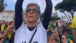 Cássia Kis faz oração contra eleição de Lula em manifestação golpista; vídeo