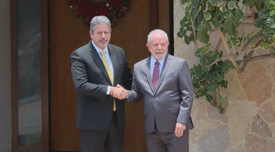Lula diz a Lira que não vai interferir em eleição da Câmara e reforça chance de aliança