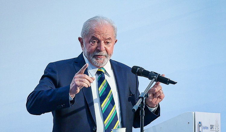 Lula cancela entrevista e deve deixar Egito sem explicar uso de jato de empresário