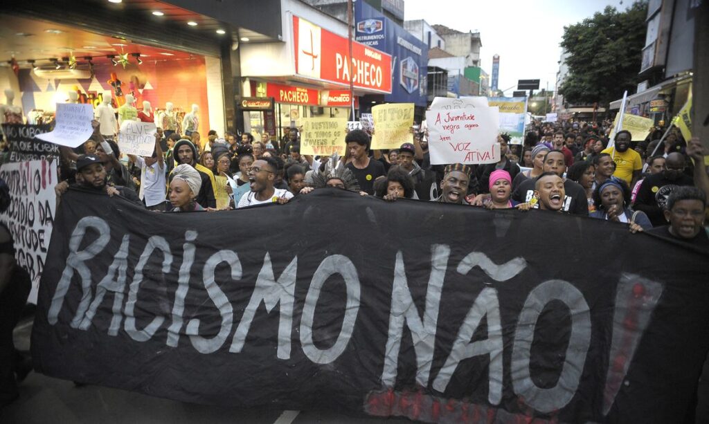 Denúncias de crimes de racismo e injúria aumentam 139% no Paraná