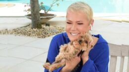 ‘Comentários idiotas’, diz Xuxa ao rebater críticas por dar vida de luxo a cadelinha