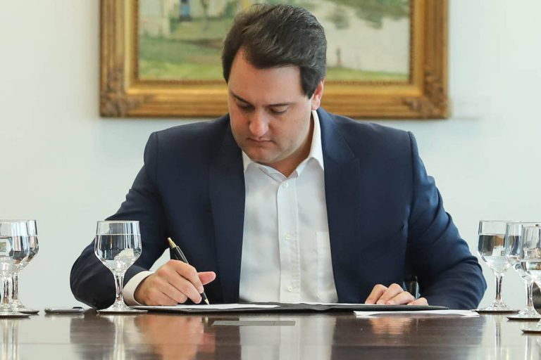 Governador Ratinho Junior mira privatização da Compagas