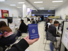 Paraná tem 11,9 mil vagas com carteira assinada abertas