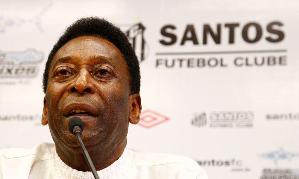 ‘Estou forte, com muita esperança’, tranquiliza Pelé sobre saúde