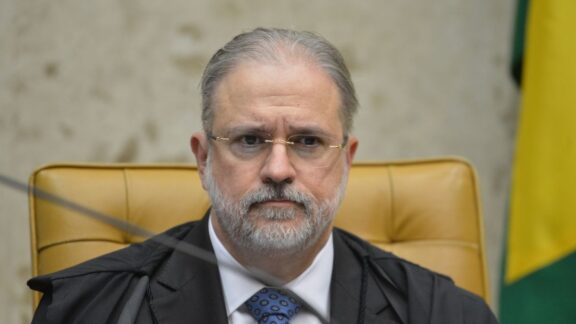 Ministério Público sob Aras deu alívio a Bolsonaro e reduziu apurações de corrupção