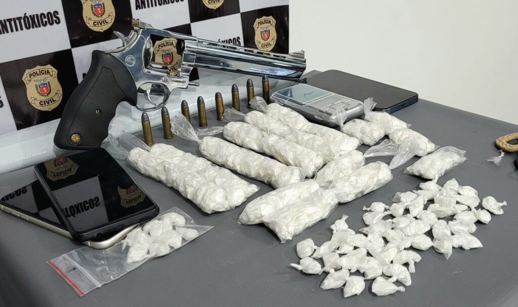 Polícia prende traficante que fornecia drogas próximo a UEM