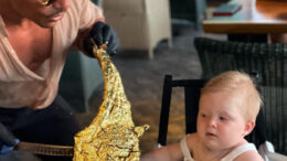 Chef que serviu ‘bife de ouro’ exibe conta de quase R$ 1 milhão